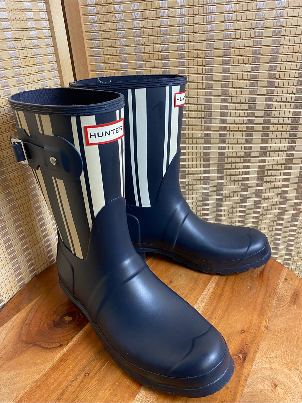 Hunter Woman’s 9 Mid Calf Stripe Rain Boots